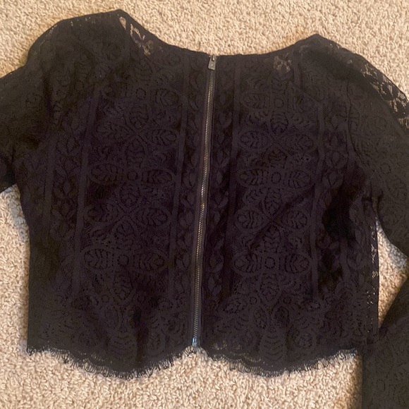 Hollister lace black crop top - Picture 2 of 2